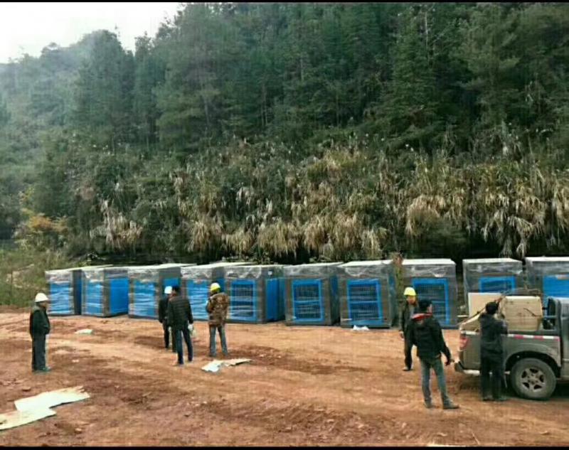 遂寧某工地工程用螺桿空壓機交貨現(xiàn)場