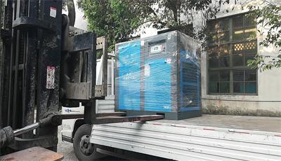 遂寧某包裝廠永磁變頻螺桿空壓機交貨現(xiàn)場